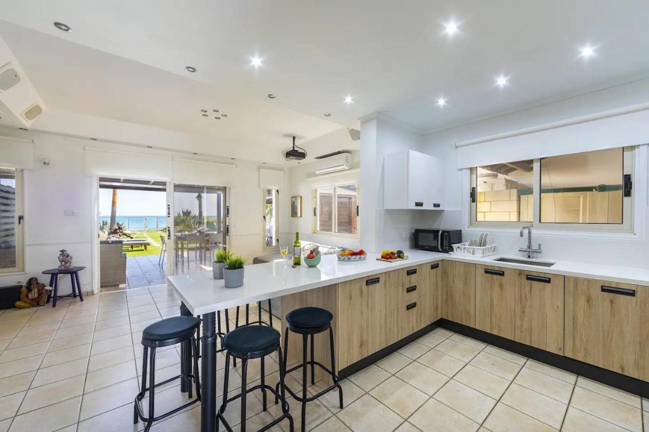 Beachfront Carpe Diem Villa *